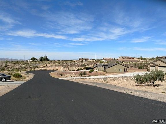 4th image of 1940 N Cliff Dr