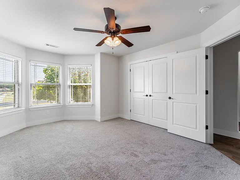 1100 Huntleigh Dr — Photo 14