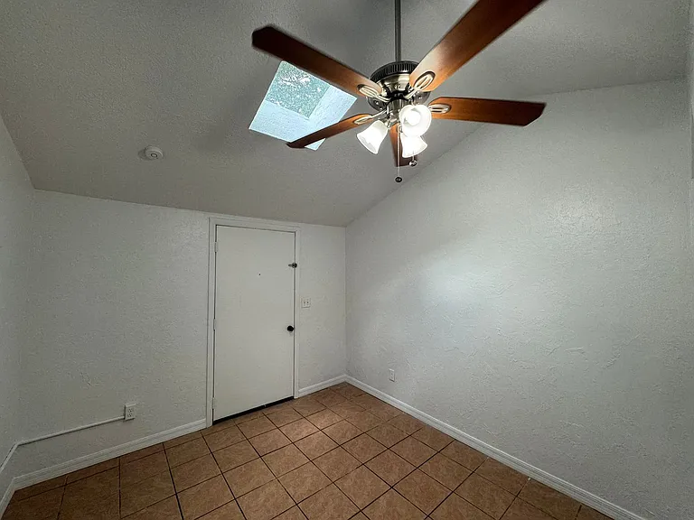 715 E Plymouth Ave — Photo 20