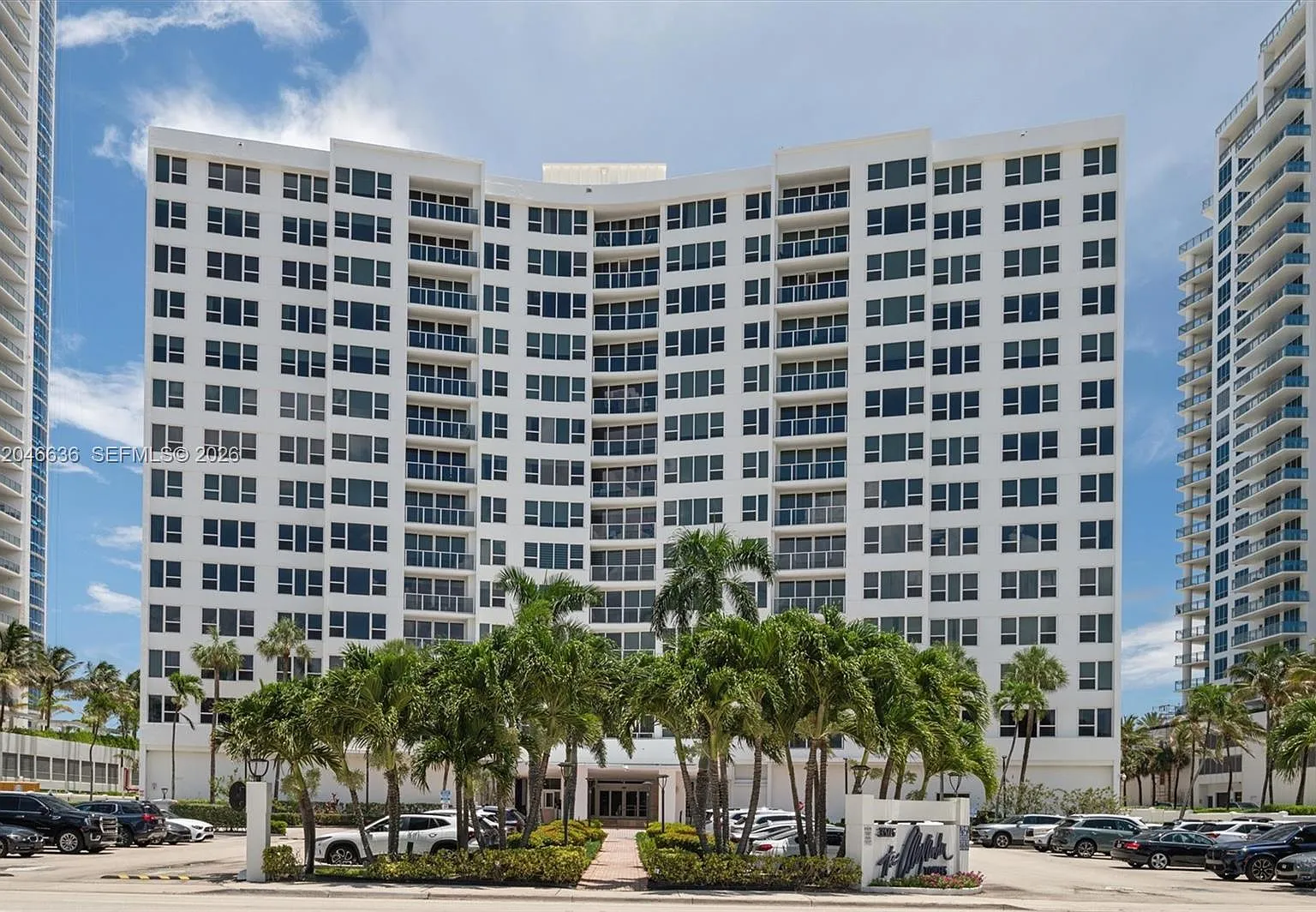Alexander Towers Condo — Photo 1