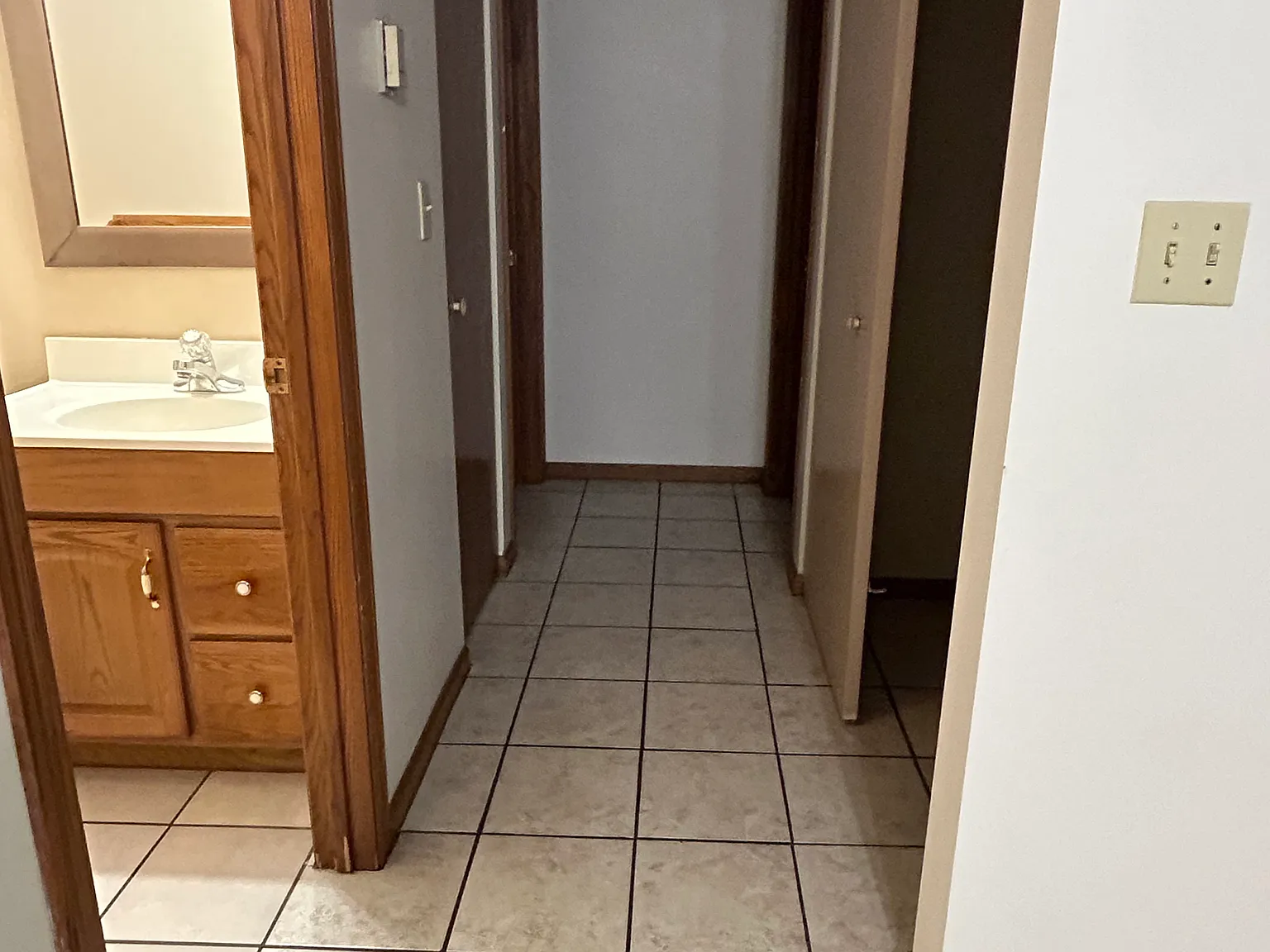 2 bed, 890 sqft, $990 — Photo 4