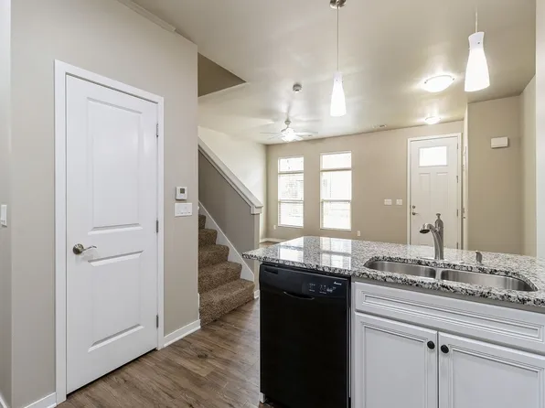 320 SW 6th St Unit 106, Des Moines, IA 50309