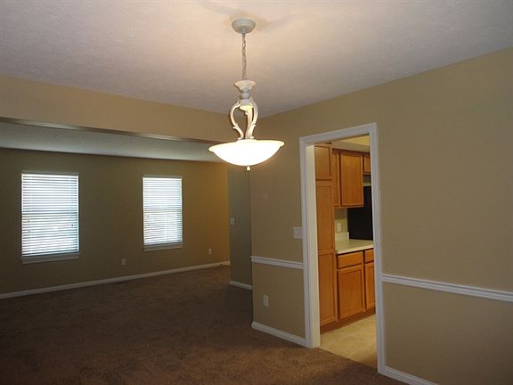 4th image of 709 Broad Oak Dr