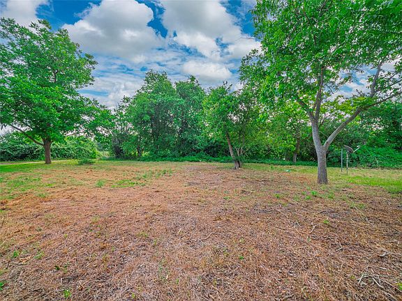 3rd image of 3104 S Main St