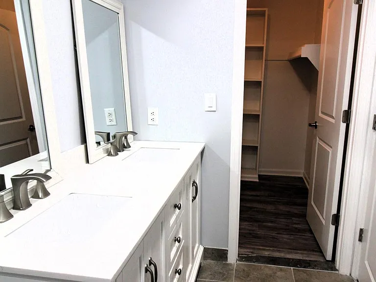 6895 Indian Creek Dr — Photo 16