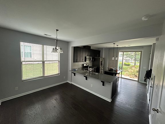 5th image of 67 Pocono Dr
