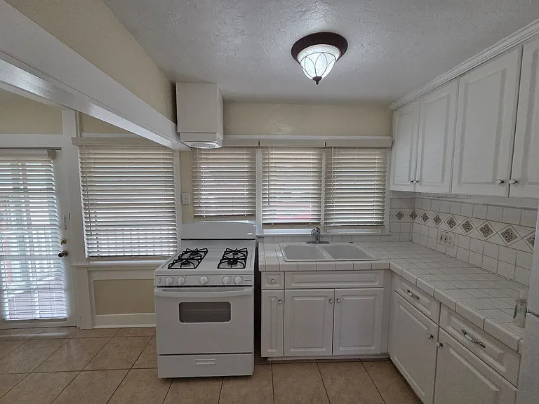 821 Raymond Ave — Photo 12