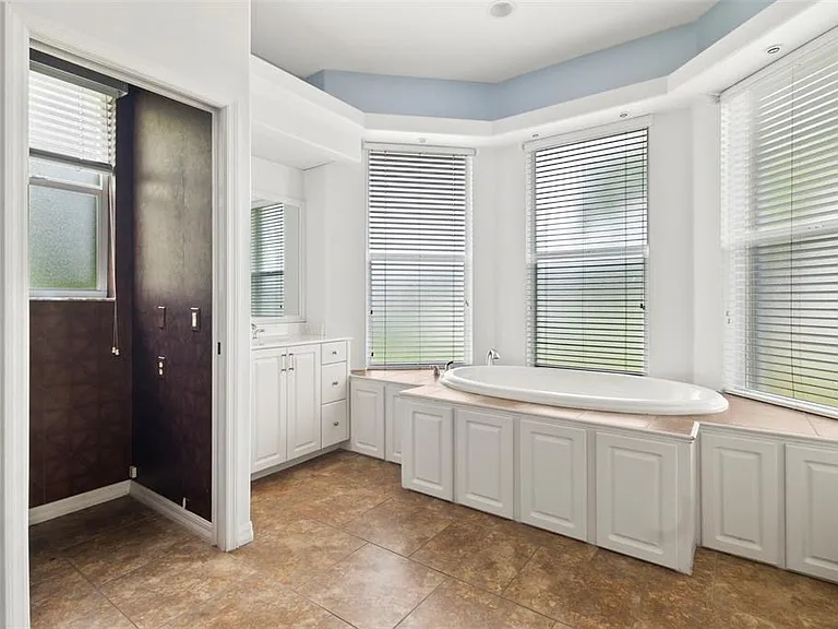 281 Hallcrest Ter — Photo 18