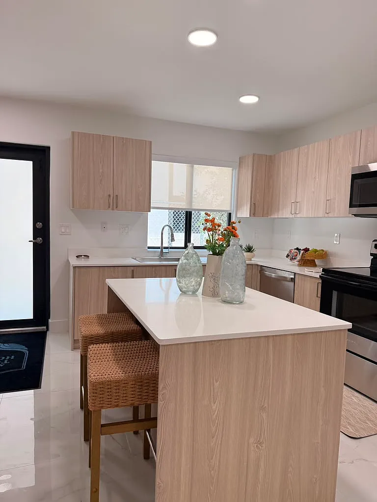 2 bed, 2.5 bath, 1120 sqft, $3,045 — Photo 1