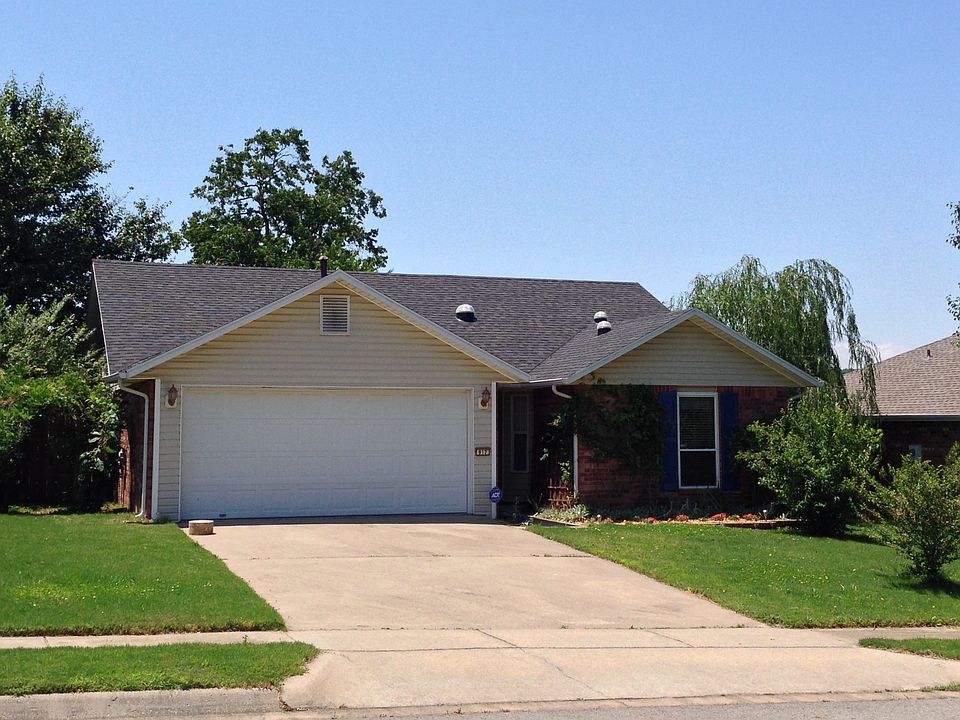 1st image of 917 S Liberty Dr