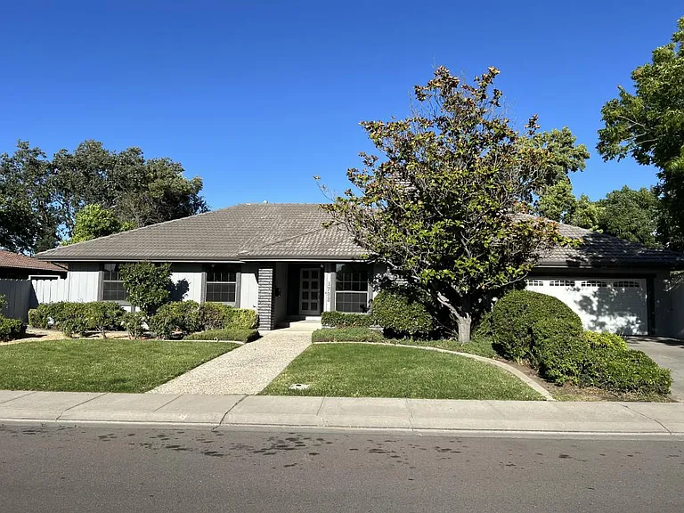 1792 Chester Dr — Photo 14
