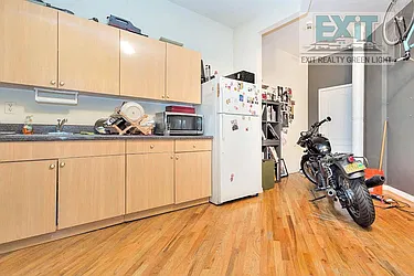 Rented by Green Light Real Estate Group Corp