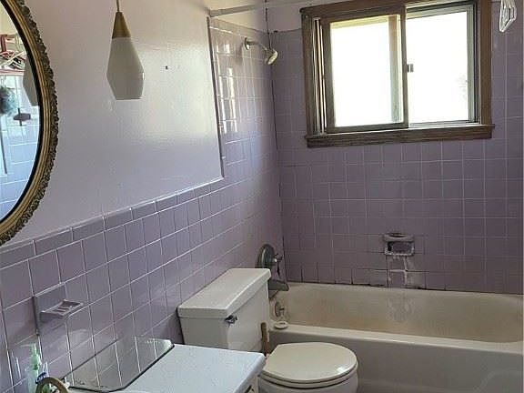 5th image of 2919 Walck Dr
