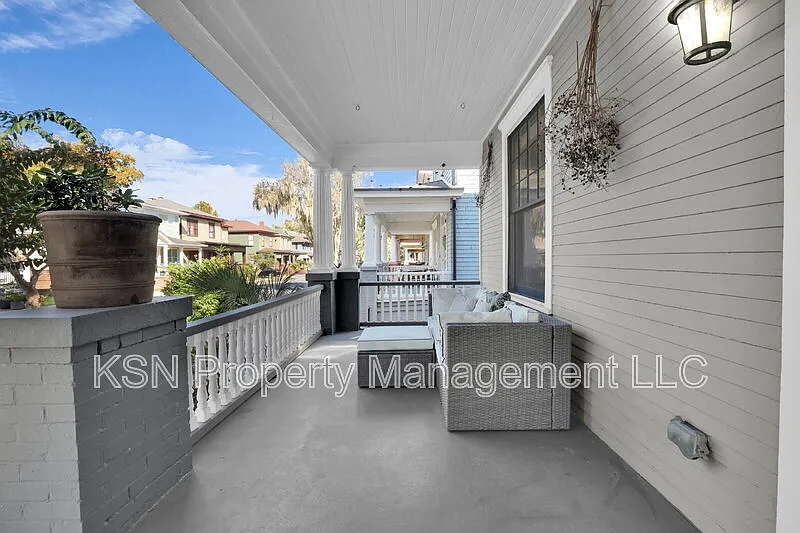 3 bed, 2.0 bath, 1867 sqft, $3,000 — Photo 4