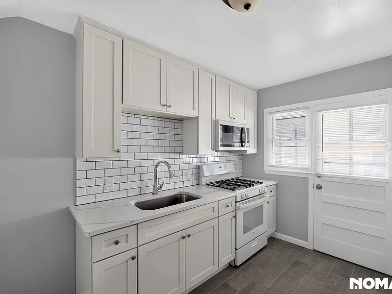 2229 Redthorn Rd — Photo 4