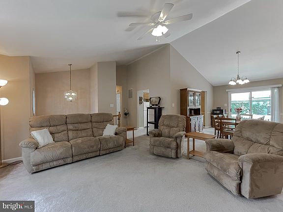 5th image of 22160 Goldenrod Dr