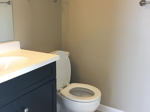 5th image of 20 Hearthstone Ct APT L