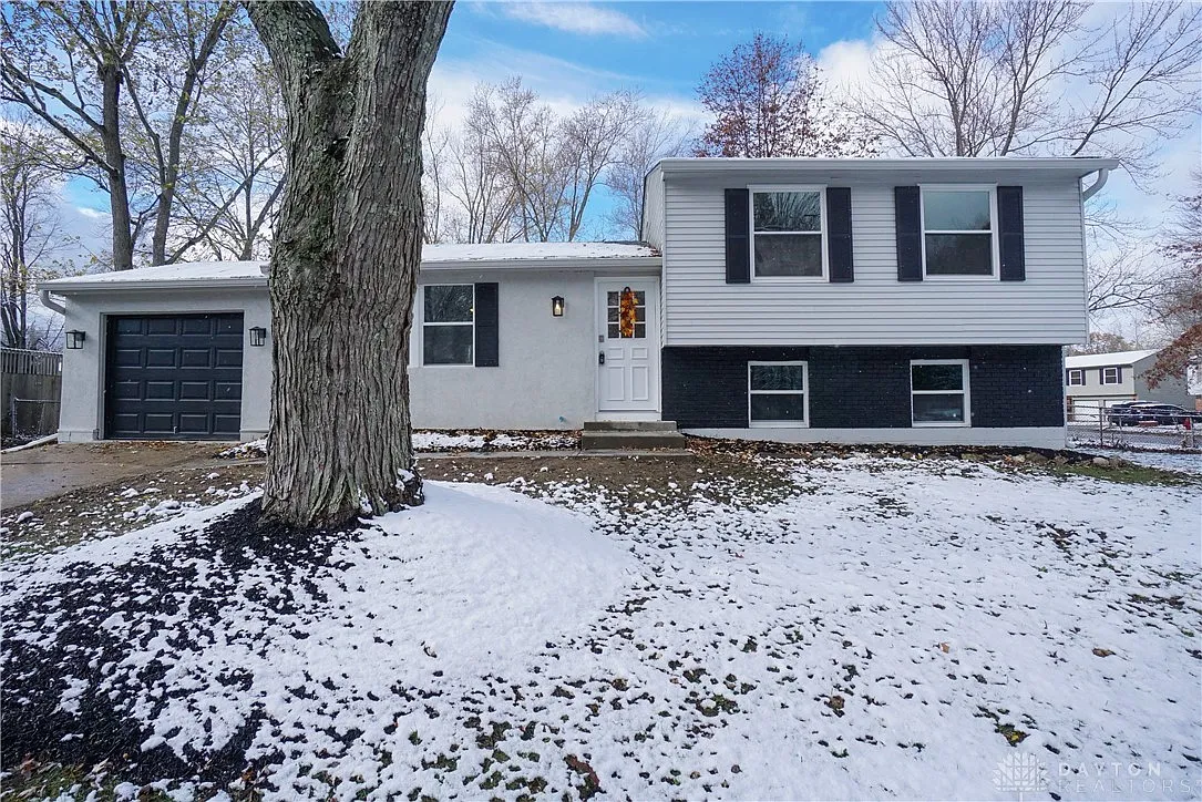 5735 E Tall Oaks Dr photo 1