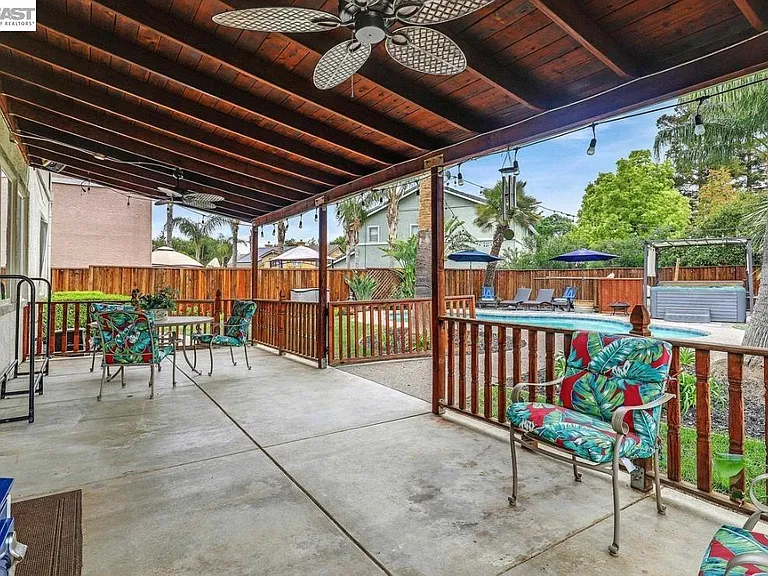 828 Hollowbrook Dr — Photo 30