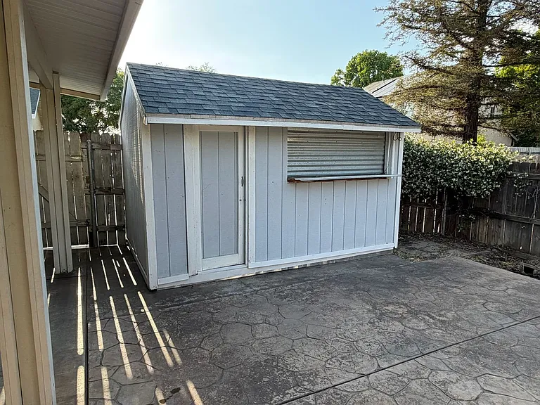 1339 Vine St — Photo 22
