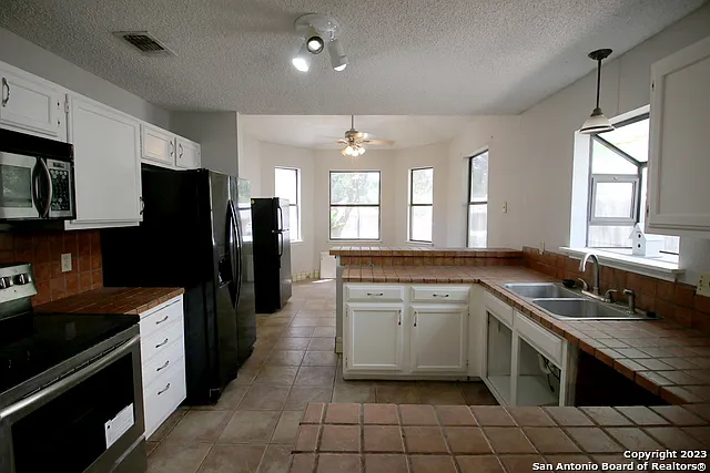 13942 Chisom Creek St — Photo 7