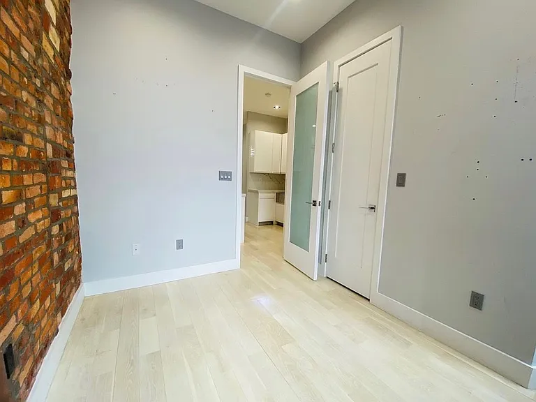 133 E 35th St #3 — Photo 11