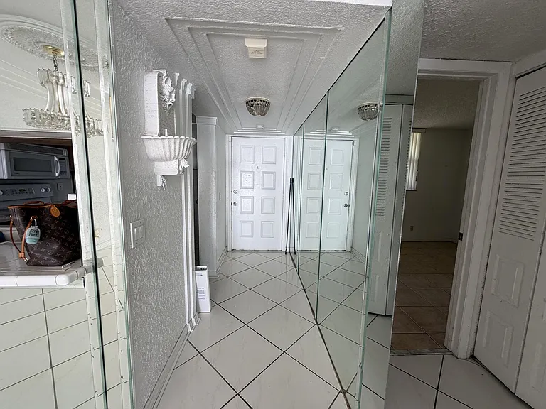 112 Lake Emerald Dr #203 — Photo 14
