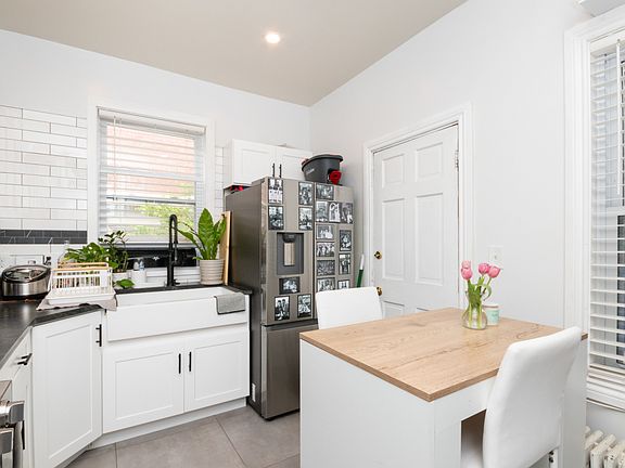 4th image of 42 Auburn St #1
