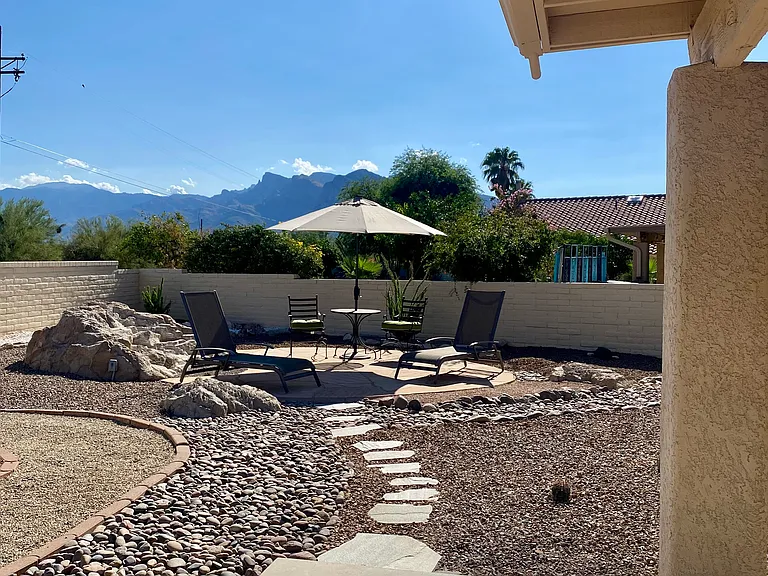 2460 W Catalpa Rd — Photo 32