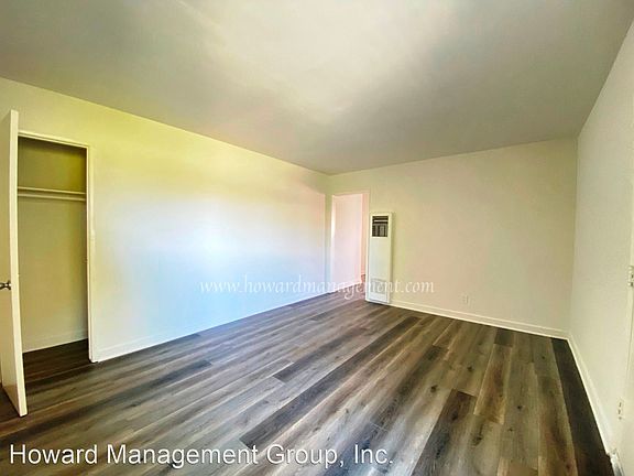 5th image of 1922 Cloverfield Blvd Unit 11