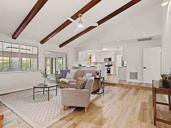 5th image of 1540 MONTROSE Avenue E