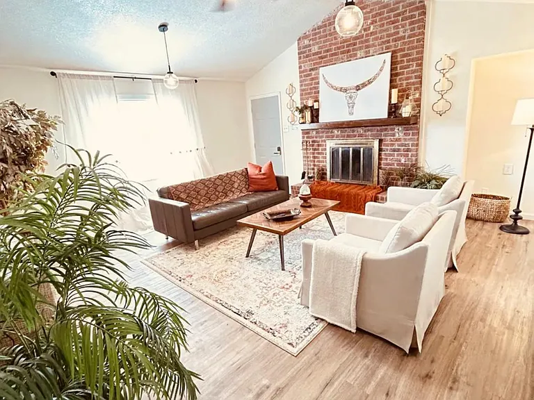 109 W Alicia St — Photo 1
