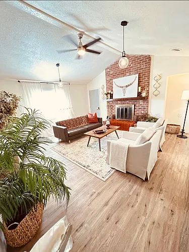 109 W Alicia St Photo 1