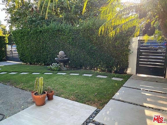 2nd image of 846 N La Jolla Ave