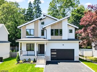 21 Longacre Dr, Livingston, NJ 07039