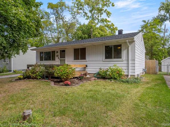 3174 Roselawn St, Walled Lake, MI 48390