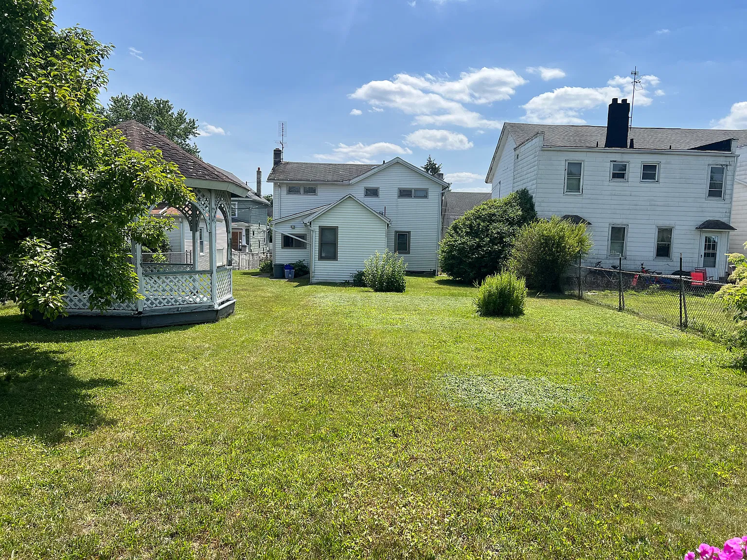 3 bed, 1400 sqft, $1,700 — Photo 4