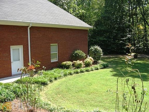 2nd image of 75 Garland Dr