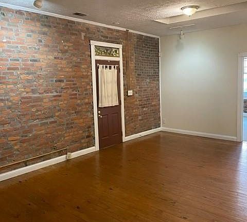 2nd image of 634 N High St