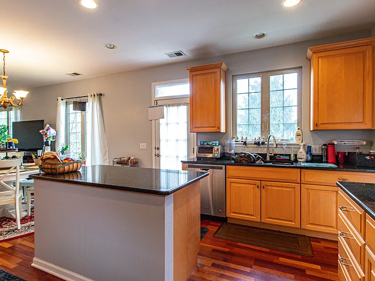 6 Beaconsfield Ct — Photo 6