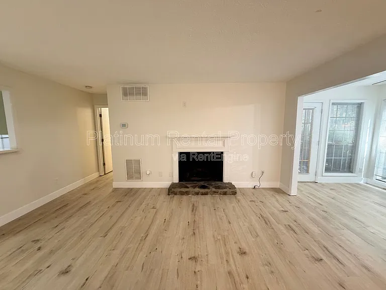 906 Country Park Dr SE — Photo 6