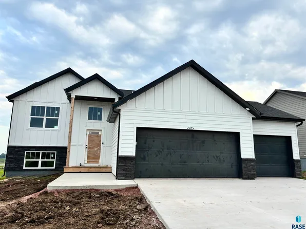 2205 E Alexa St, Brandon, SD 57005