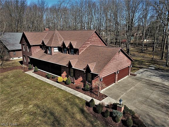 3rd image of 318 Woodbend Dr