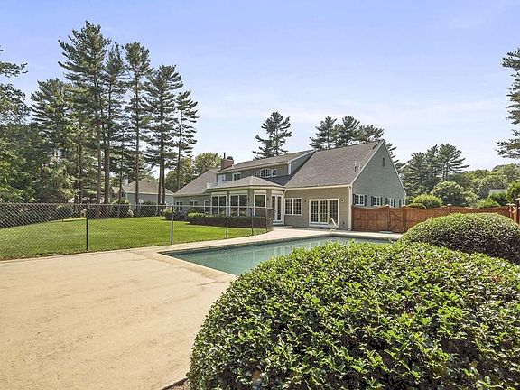 3rd image of 119 Fairway Dr