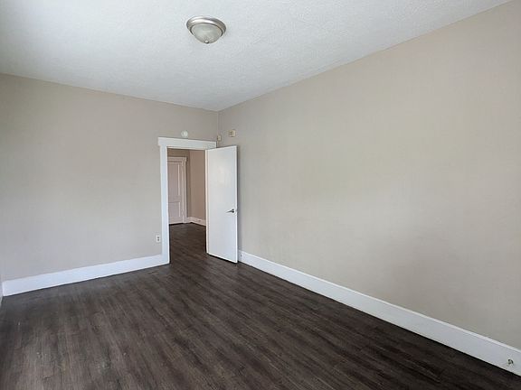 4th image of 240 E 18th St #240