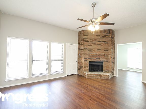 3rd image of 1037 S Pepperidge Dr