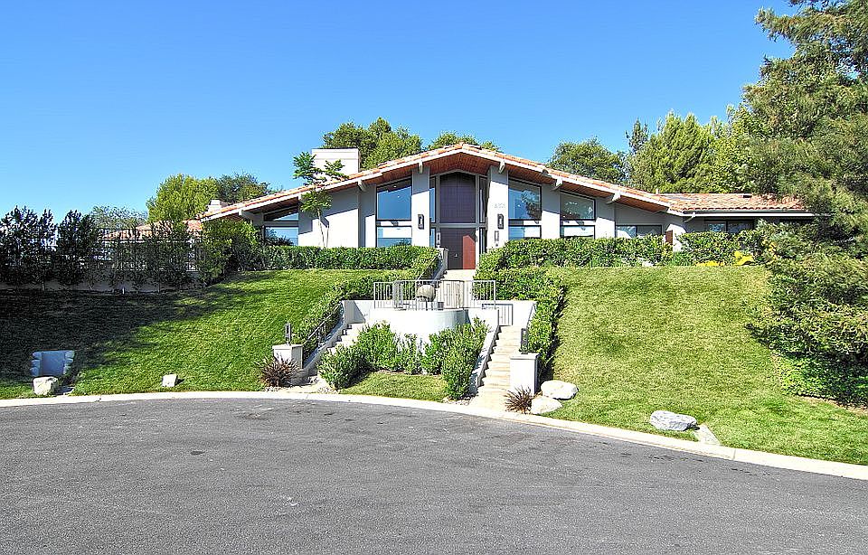 1st image of 4301 Coachman Cir