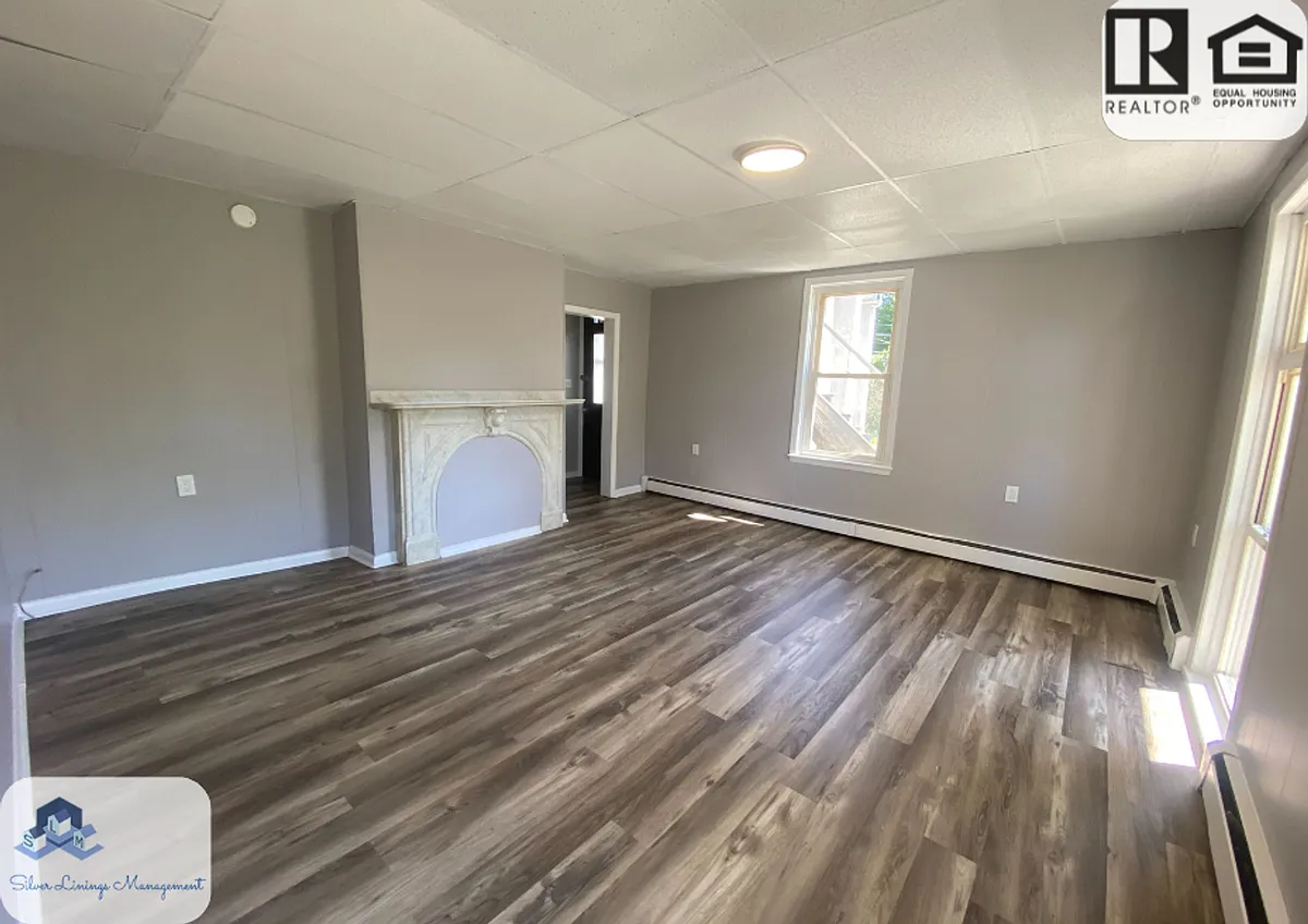 Building Photo - 490 Hartford Pike