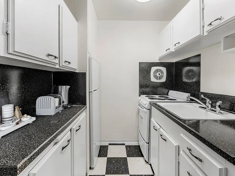 1415 NE 52nd St — Photo 11