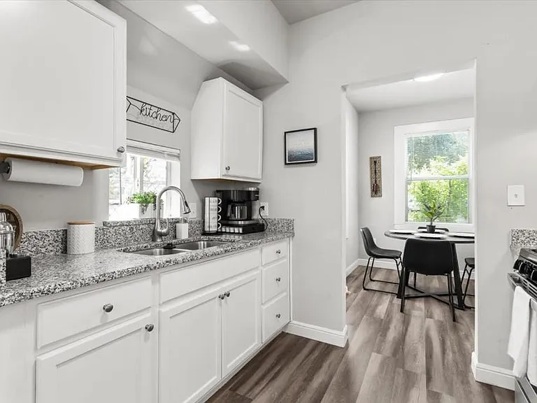 1114 W Elsmere Pl — Photo 9